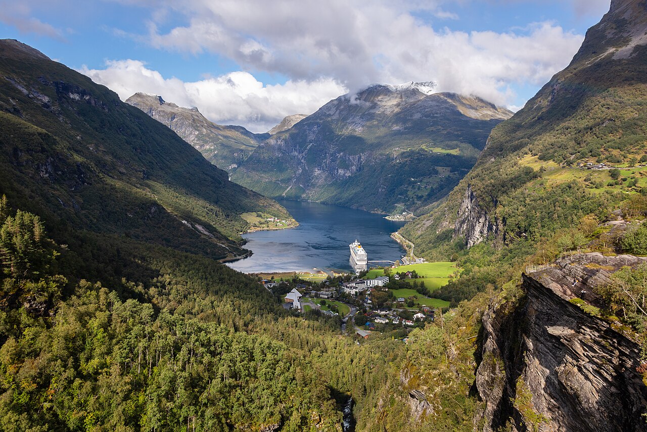 Geirangerfjord gezien vanaf Flydalsjuvet